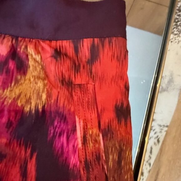 Pre-Loved J Crew Pink and Red Ikat Mini Skirt - Women's Size 8 - Picture 4 of 5